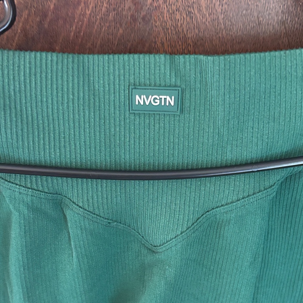 NVGTN Balsam Green Sports Bra and Leggings Set LG/XL - Picture 13 of 16